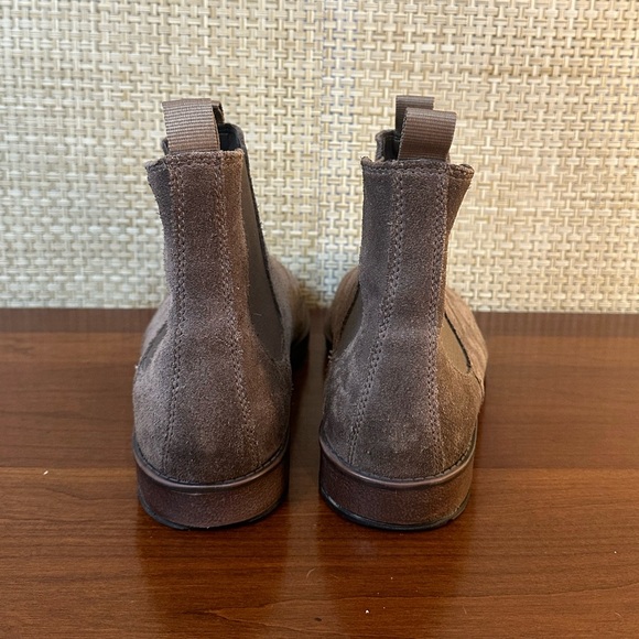 🌟HP🌟Clarks Taupe Suede Chelsea Boots Rubber Sole 10.5 - Picture 10 of 13